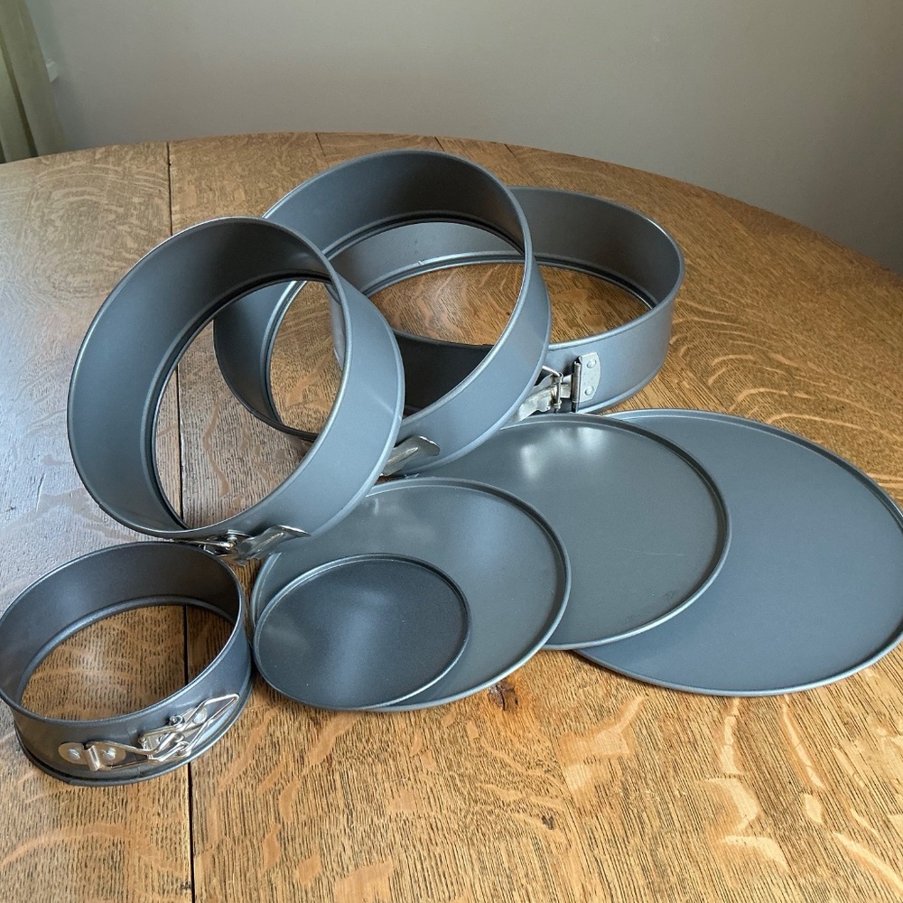 Wilton Spring Form Baking Cake Pans Set of 4 Round - Picture 3 of 14